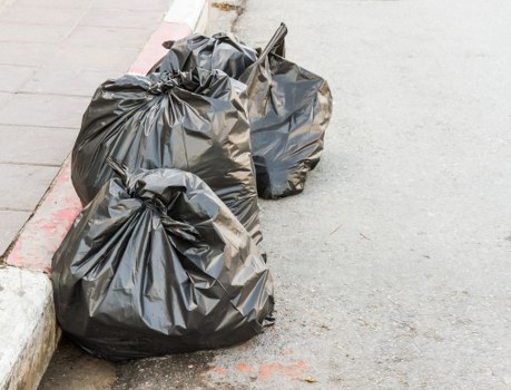 Waste management team collecting business waste in Hoxton